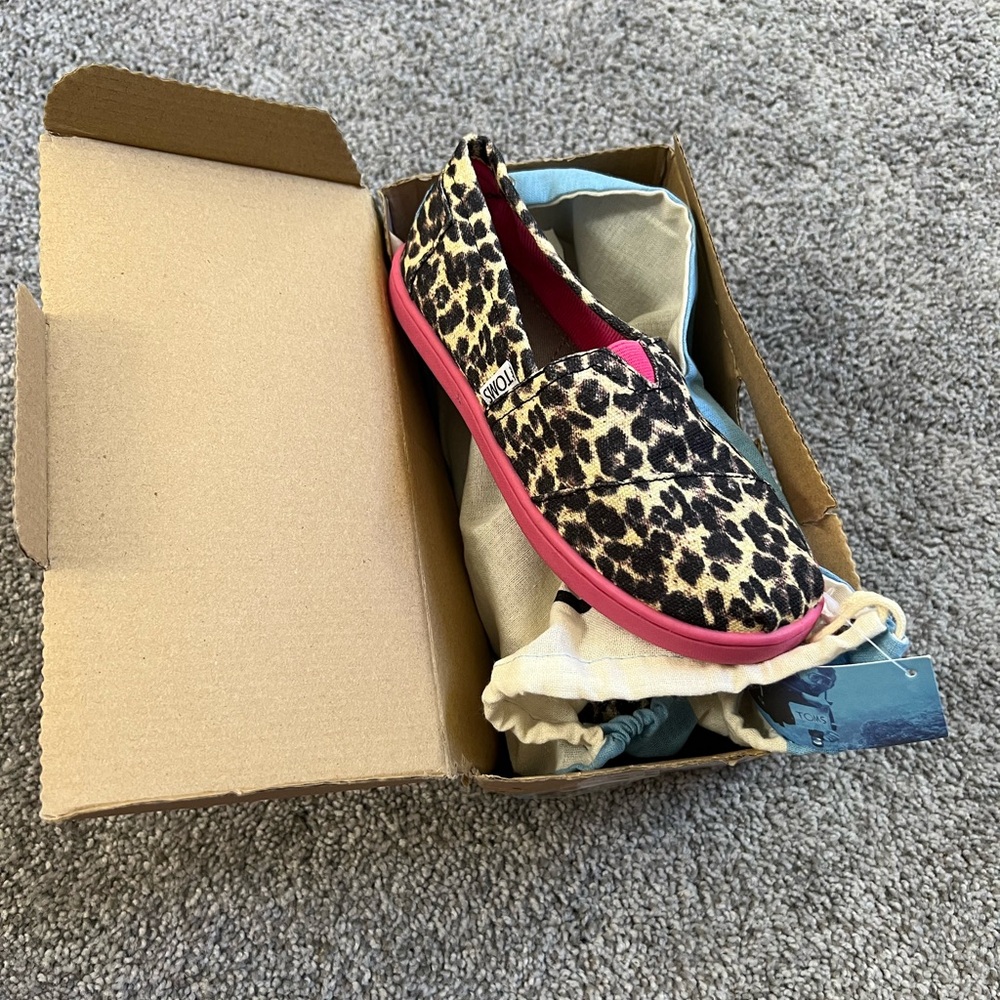 Toms Kids Sneakers - Leopard Print with Pink Sole New in Box!